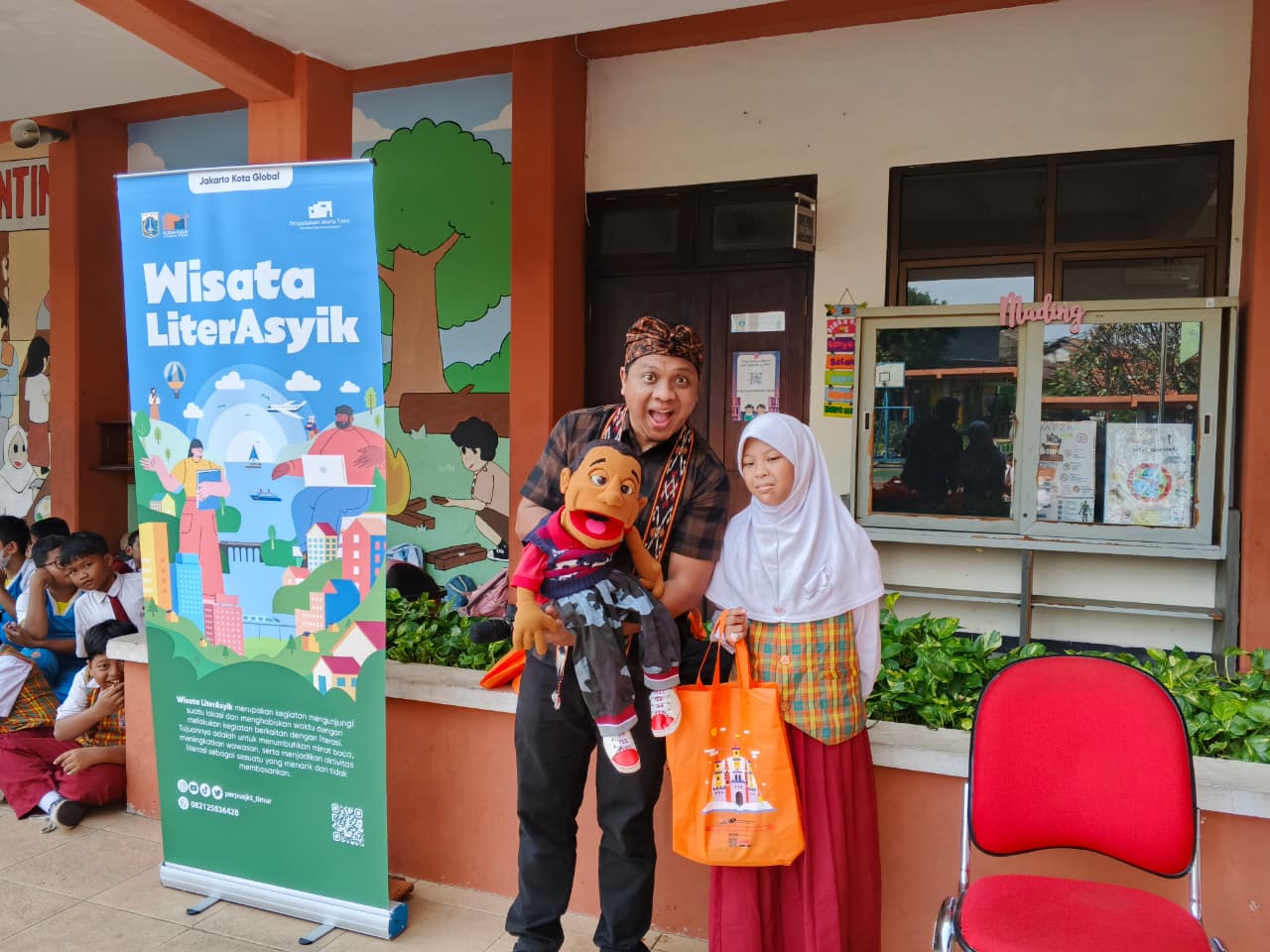 Wisata LiterAsyik Ke SDN Ciracas 09